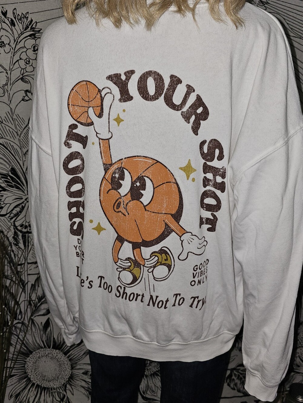 Shoot Your Shot White Sweatshirt Basketball Graphic Sz Large